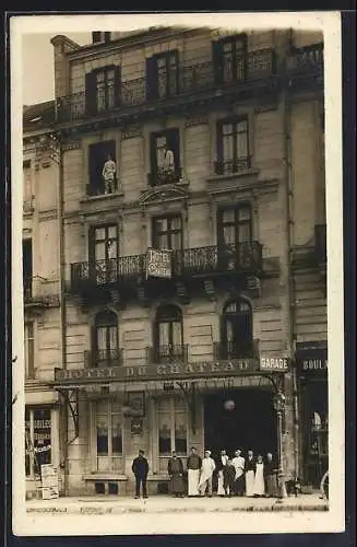 AK Blois, Facade de l`Hôtel du Château avec personnel devant l`entrée