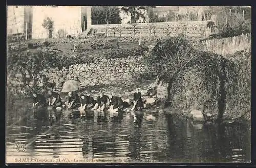 AK Saint-Laurent-sur-Gorre, Lavoir de la Chapelle au bord de la rivière