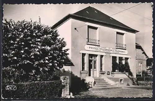 AK Saint-Sulpice-les-Feuilles, La Poste et télégraphes en facade d`un bâtiment traditionnel