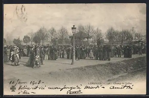 AK Limoges, Promenade au Champ de Juillet avec foule et lampadaire