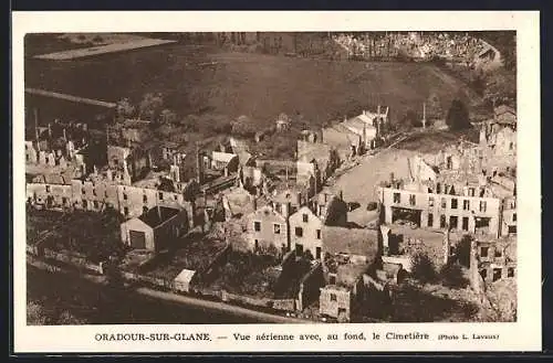 AK Oradour-sur-Glane, Vue aérienne avec, au fond, le Cimetière