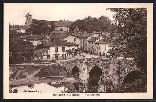 AK Solignac, Vue générale avec pont en pierre et village en arrière-plan