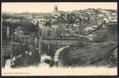 AK Bellac, Vue panoramique du village et de l`église sur la colline