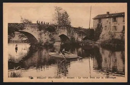 AK Bellac, Le vieux Pont sur la Gartempe avec barque