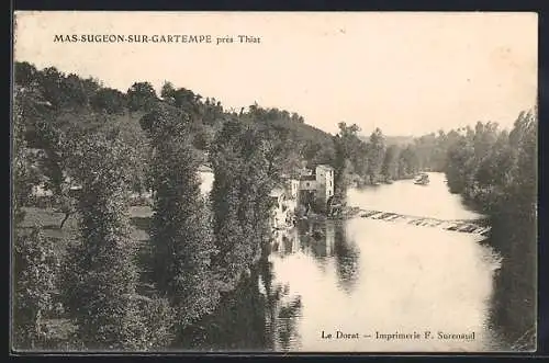 AK Mas-Sugeon-sur-Gartempe, Vue sur la rivière Gartempe et les maisons bordant l`eau