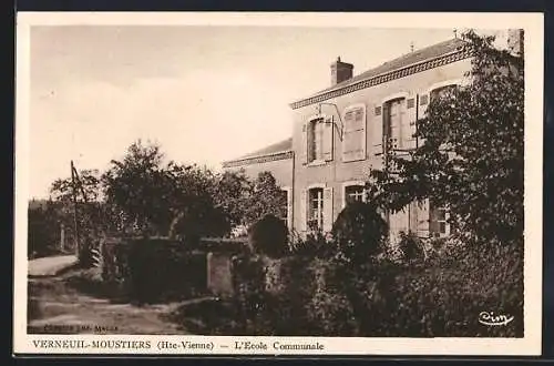 AK Verneuil-Moustiers, L`École Communale