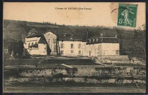 AK Vaulry, Château de Vaulry et paysage environnant