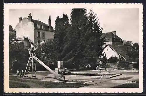 AK Saint-Yrieix, Le Jardin d`enfants avec toboggan et piscine