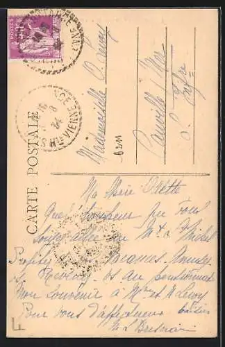 AK Saint-Bonnet-Briance, Vue sur la rue principale et bâtiment à tourelle