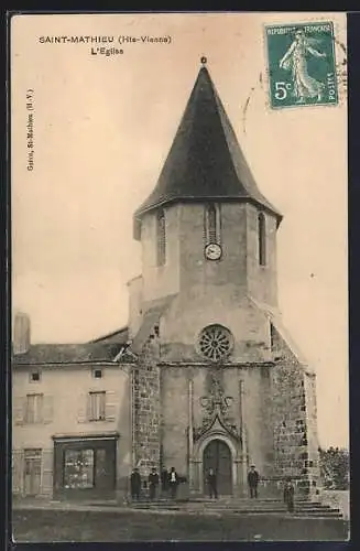 AK Saint-Mathieu, L`Église et son clocher impressionnant