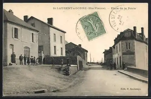 AK Saint-Laurent-sur-Gorre, Place de la Poste avec habitants et bâtiments historiques