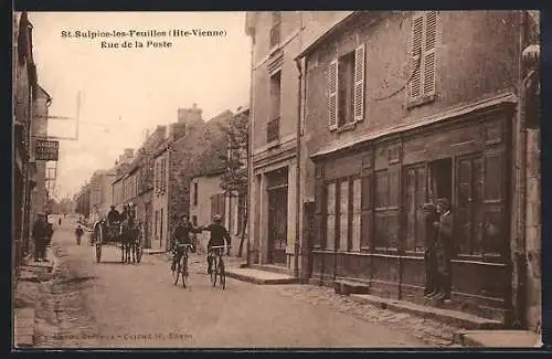 AK St. Sulpice-les-Feuilles, Rue de la Poste avec cyclistes et calèche