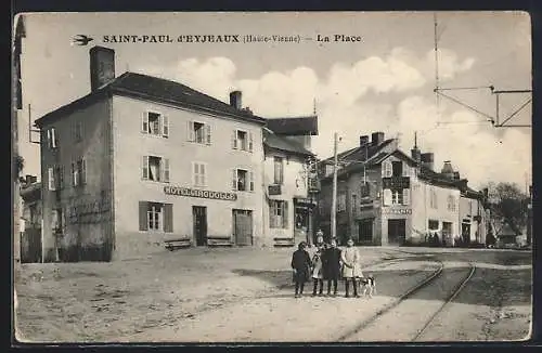 AK Saint-Paul-d`Eyjeaux, La Place avec Hôtel et voies de tramway