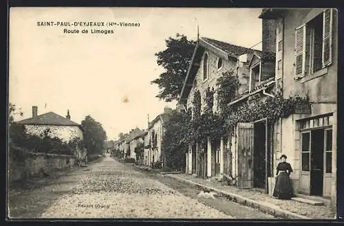 AK Saint-Paul-d`Eyjeaux, Route de Limoges avec maisons et femme sur le trottoir