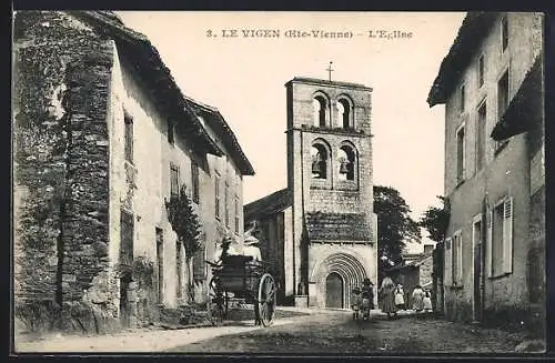 AK Le Vigen, L`Église et la rue principale avec chariot et passants