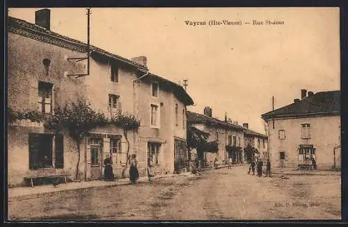 AK Vayres, Rue St-Jean avec habitants devant les maisons