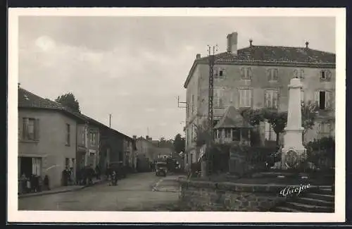 AK Saint-Laurent-sur-Gorre, L`avenue du Docteur Desbordes et monument commémoratif