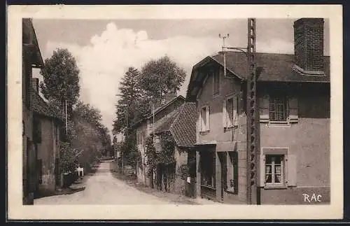 AK Saint-Hilaire-Bonneval, Entrée du bourg et maisons rurales