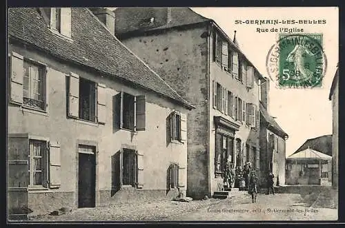 AK St-Germain-les-Belles, Rue de l`Église animée avec habitants