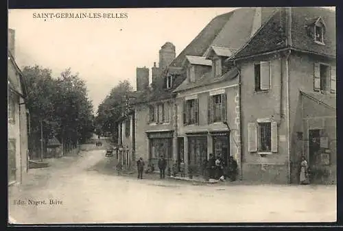 AK Saint-Germain-les-Belles, Rue principale avec maisons et passants