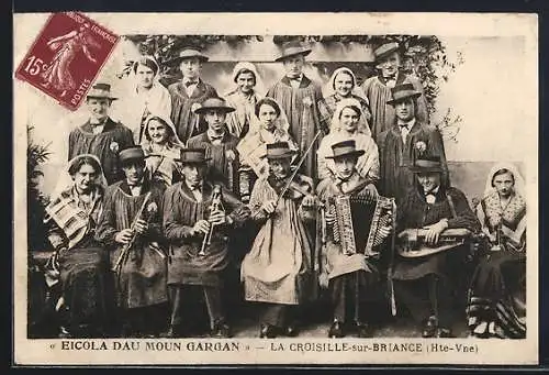 AK La Croisille-sur-Briance, Groupe folklorique de l`école Eicola Dau Moun Gargan