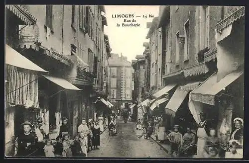 AK Limoges, Rue de la Boucherie animée avec passants et boutiques