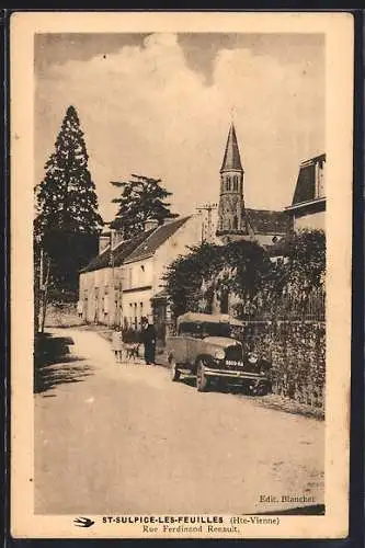 AK St-Sulpice-les-Feuilles, Rue Ferdinand Renault avec voiture et église en arrière-plan