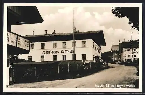 AK Mauth / Bay. Wald, Plöchingers Gasthaus und Pension mit Strasse