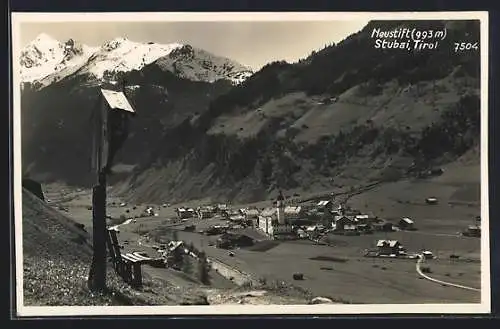 AK Neustift im Stubai, Ortsansicht vom Wegekreuz aus