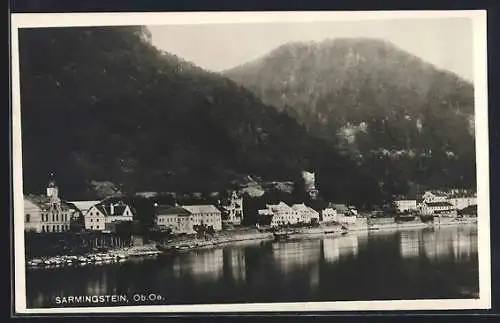 AK Sarmingstein /Ob. Oe., Blick über das Wasser zum Ort