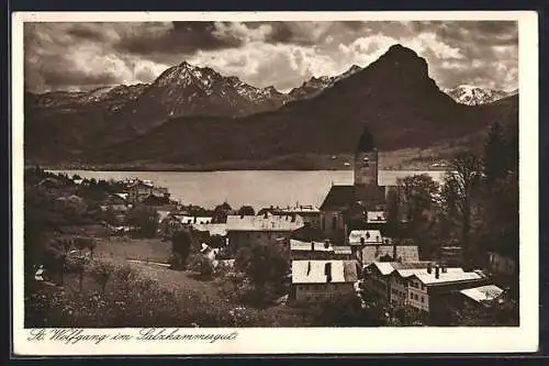 AK St. Wolfgang im Salzkammergut, Ortsansicht mit See und Gebirgskette