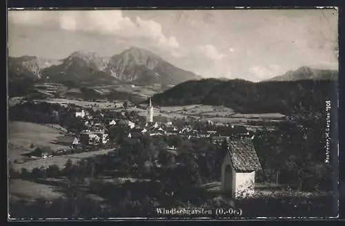 AK Windischgarsten /O.-Oe., Totalansicht von einen Berg aus