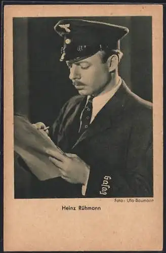 AK Schauspieler Heinz Rühman in Uniform der Gasag mit Ärmelband GASAG