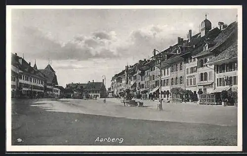 AK Aarberg, Strassenpartie mit Geschäften und Brunnen