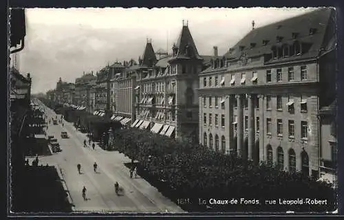 AK La Chaux-de-Fonds, Rue Léopold-Robert, Strassenpartie