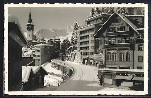 AK Arosa-Dorf, Kaiser`s Kaffeegeschäft am Postplatz im Winter