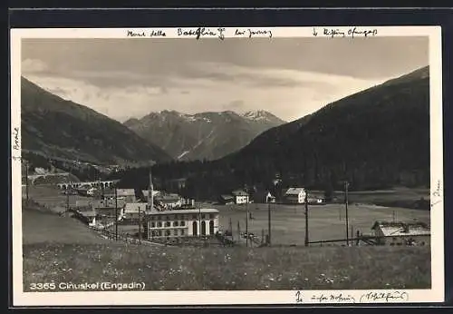 AK Cinuskel /Engadin, Ortspartie mit Bergen