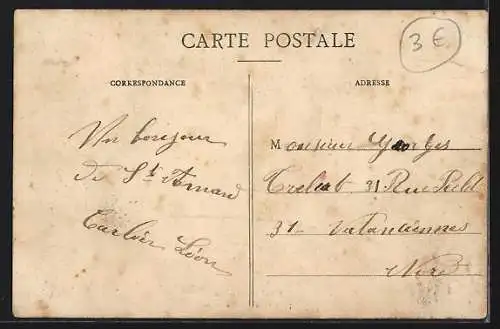 AK Pyrenäenberghund steht am Wassernapf