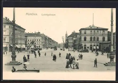 AK München, Ludwigstrasse mit Passanten