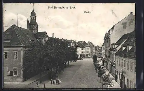 AK Bad Ronneburg /S.-A., Markt mit Gasthaus Gambrinus und Geschäften