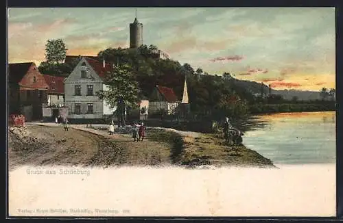 AK Schönburg /Saale, Ortspartie am Fluss, Blick zur Burg