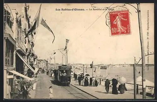 AK Les Sables-d`Olonne, Le Remblai et la Plage, Strassenbahn