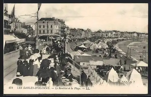 AK Les Sables-d`Olonne, Le Remblai et la Plage, Strassenbahn