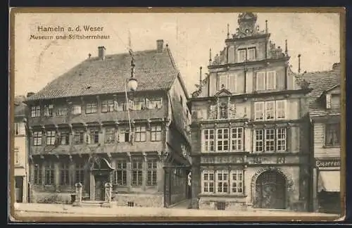 AK Hameln, Blick auf Museum mit Stiftsherrnhaus