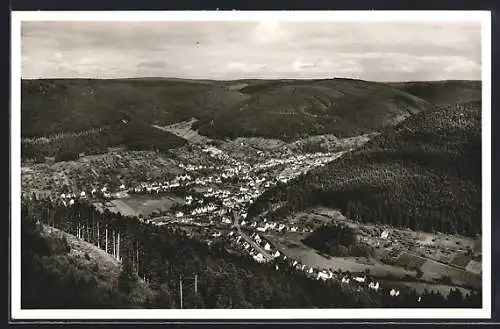 AK Calmbach i. Schwarzwald, Totalansicht von einen Berg aus