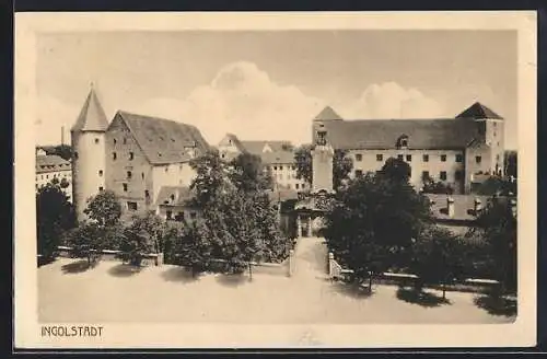 AK Ingolstadt, Teilansicht mit Denkmal