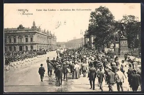 AK Berlin, Unter den Linden, Aufziehen der Schlosswache, Zeughaus