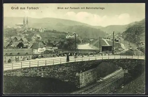 AK Forbach, Blick auf Forbach mit Bahnhofanlage