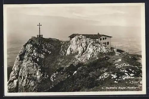 AK Hochfelln /Bayer. Hochland, Berghütte mit Gipfelkreuz