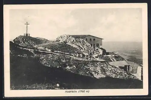 AK Hochfellnhaus /Bayer. Chiemgau, Berghütte mit Gipfelkreuz